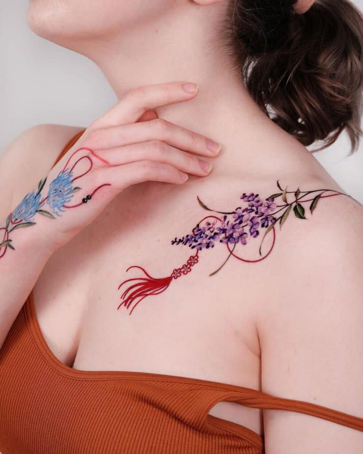 23 Captivating Collarbone Tattoos To Spark Your Interest