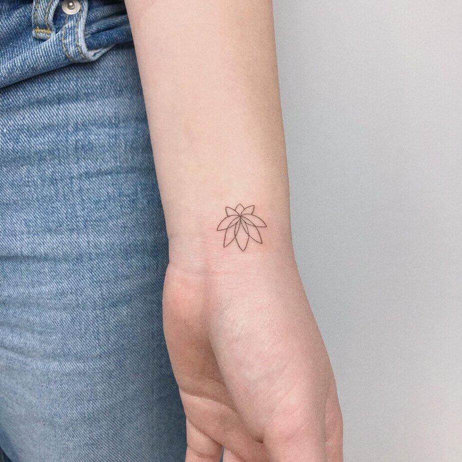 23 Jaw Dropping Wrist Tattoos That Are Better Than Jewelry 12