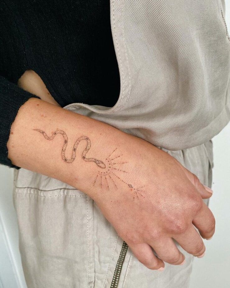 23 Jaw Dropping Wrist Tattoos That Are Better Than Jewelry 18