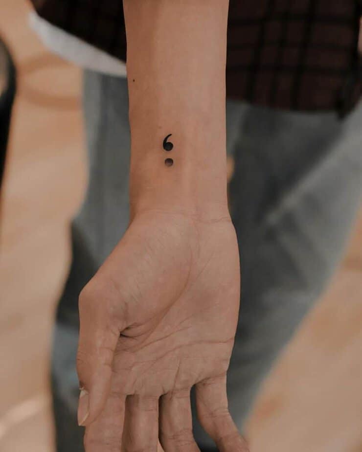 23 Jaw-Dropping Wrist Tattoos That Are Better Than Jewelry