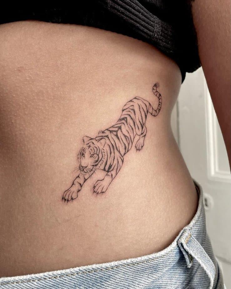 25 Remarkable Rib Tattoos That8217ll Totally Be Worth The Pain 18