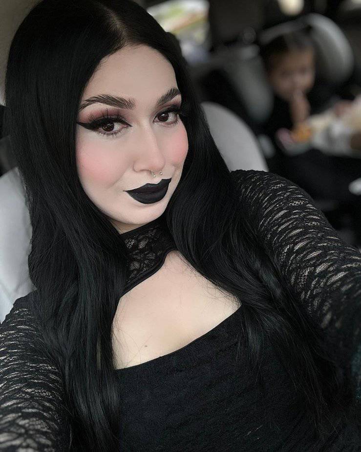 These 30 Gorgeous Goth Makeup Looks Will Put A Spell On You