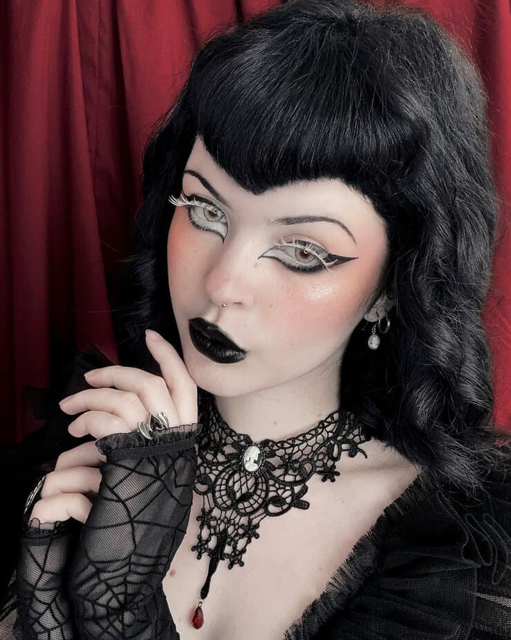 These 30 Gorgeous Goth Makeup Looks Will Put A Spell On You