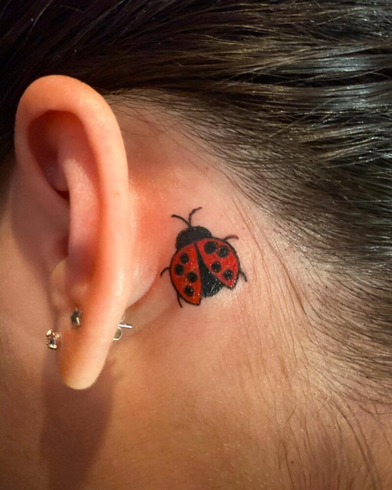 26 Behind the Ear Tattoo Ideas You'll Love to Hear About