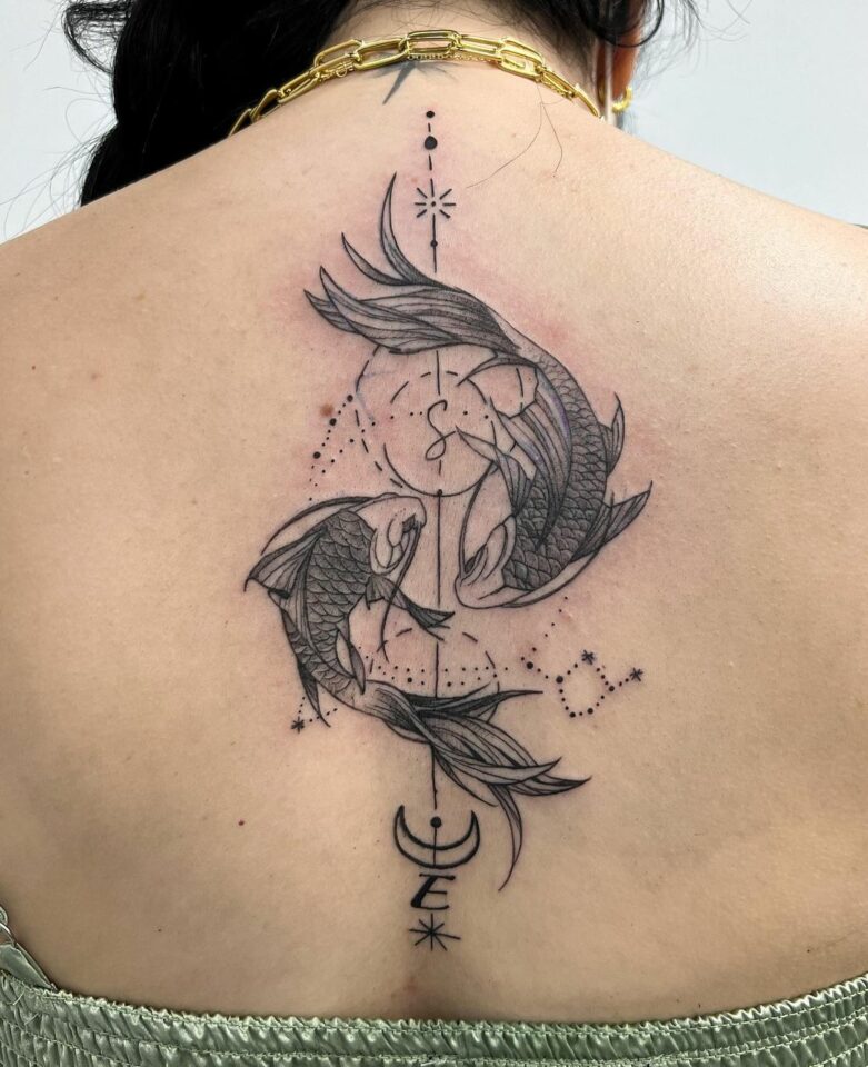 18 Intriguing Back Tattoos For Women To Express Creativity