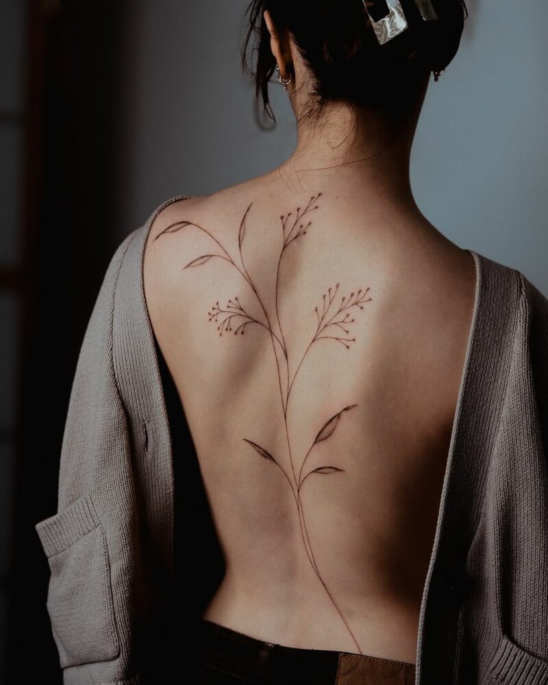 18 Intriguing Back Tattoos For Women To Express Creativity