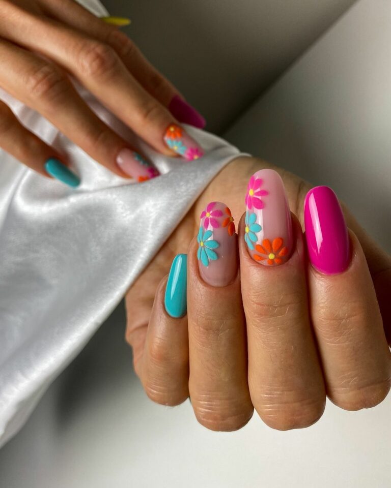 36 Delicate Flower Nails To Bloom Your Style
