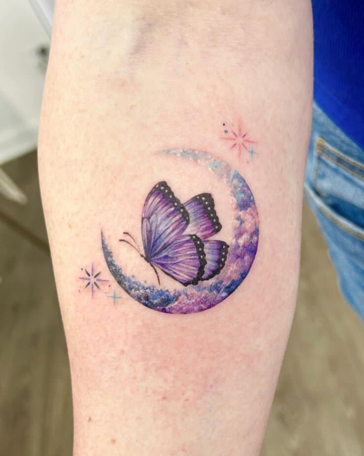 18 Stunning Crescent Moon Tattoos That Are Out Of This World