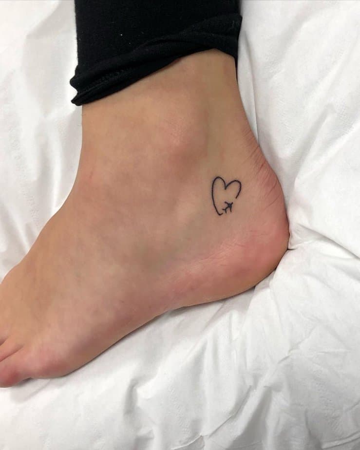 18 Minimalist Heart Outline Tattoos to Steal Yours