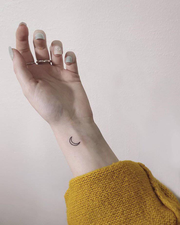 18 Stunning Crescent Moon Tattoos That Are Out Of This World