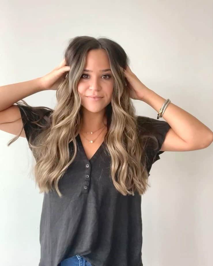 16. Beachy balayage that makes waves