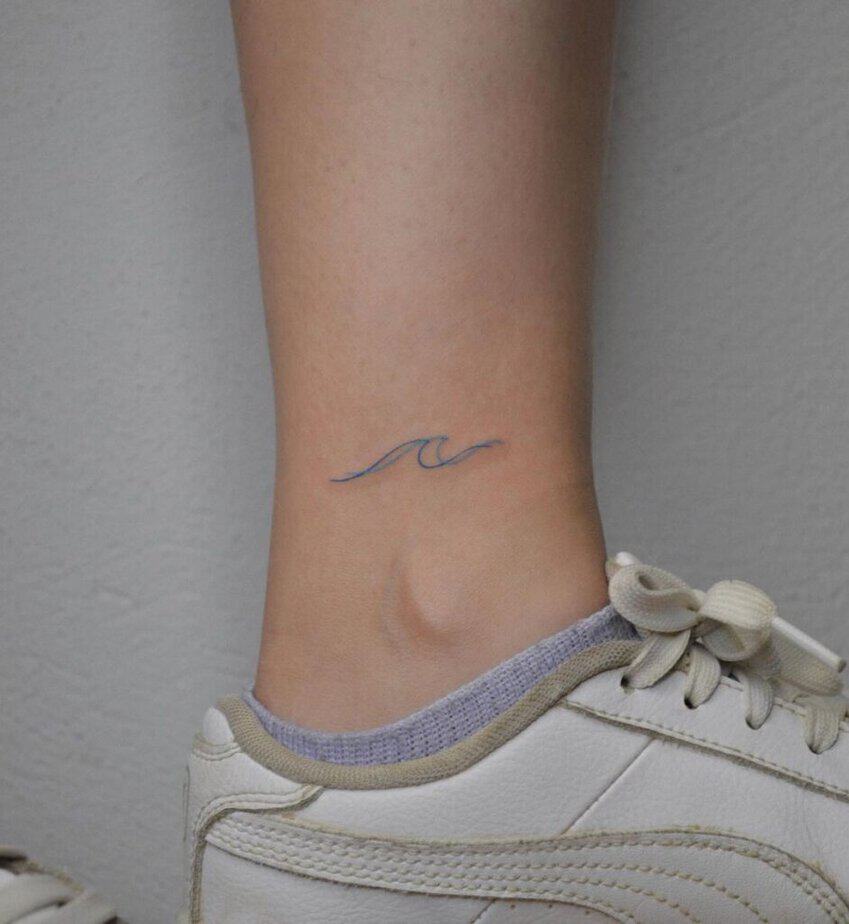 20 Satisfying Wave Tattoo Ideas For Ocean Lovers 1