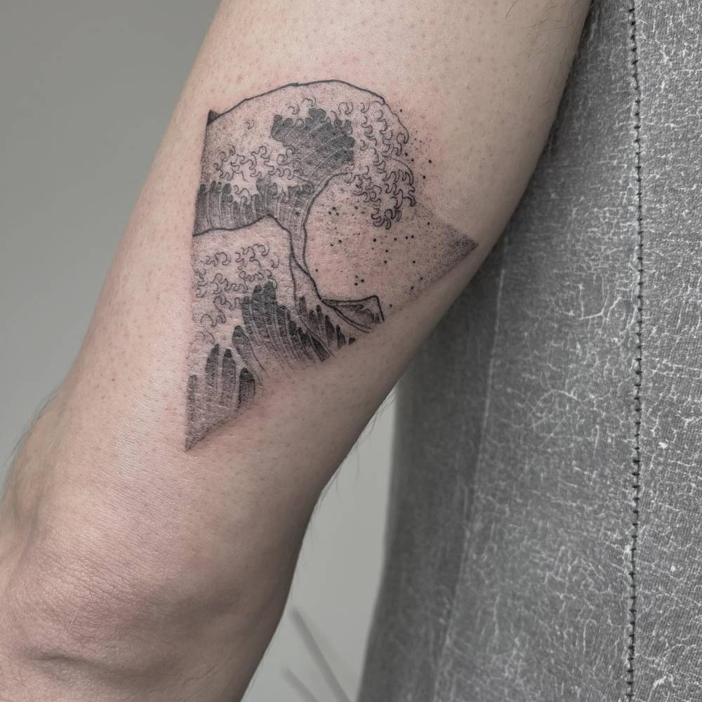 20 Incredible Illustrative Tattoos That Draw You In