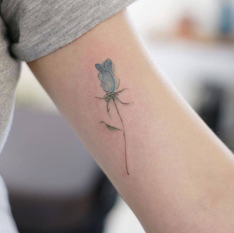 18 Delicate Tiny Rose Tattoos That Bloom with Elegance