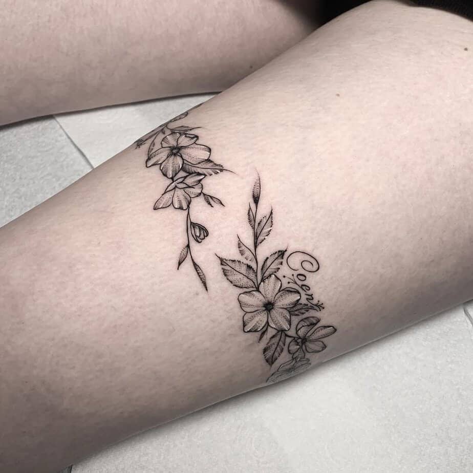 20 Delicate Garter Tattoo Ideas To Enhance Your Womanly Charm