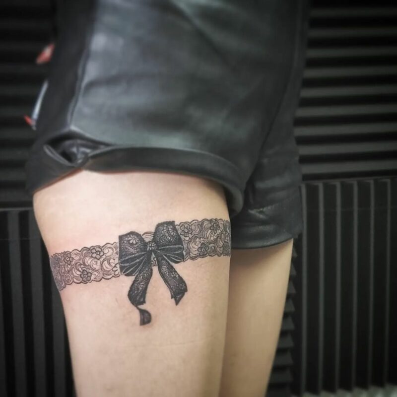 Lace garter