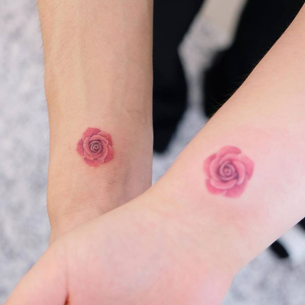 18 Delicate Tiny Rose Tattoos That Bloom with Elegance