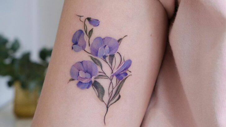 19 Delicate Sweet Pea Tattoo Ideas For a Garden of Delight