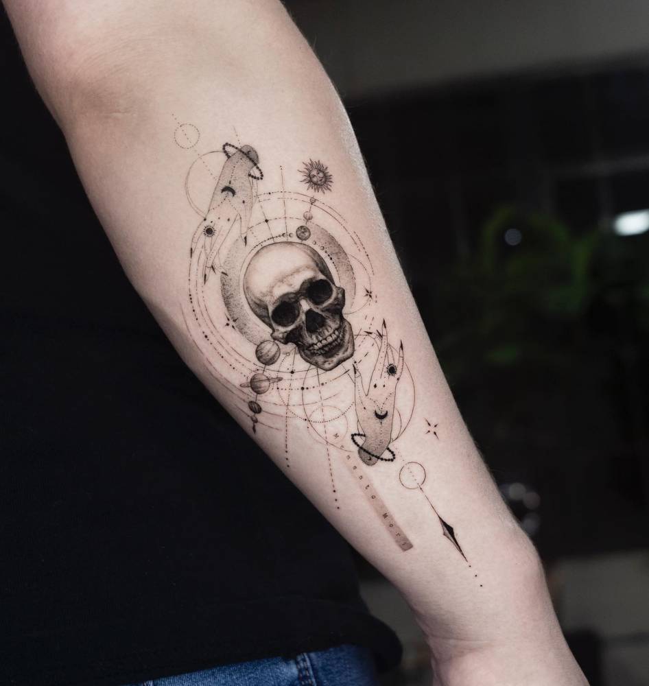 20 Intriguing Graphic Tattoos For Those Who Dare To Stand Out