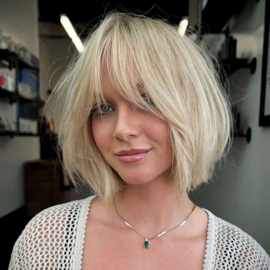 Summer bob with side bangs