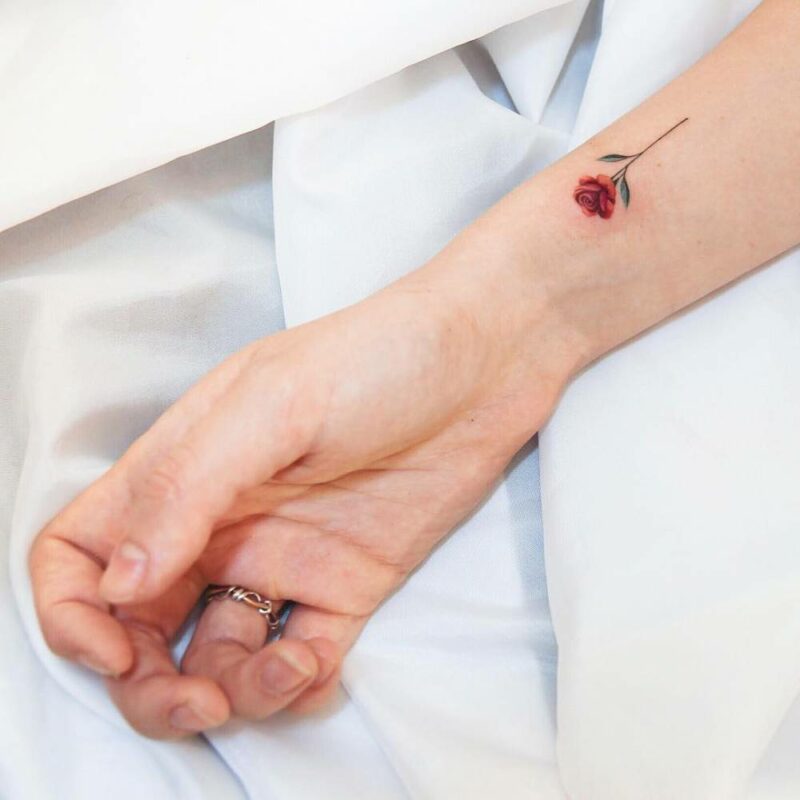 18 Delicate Tiny Rose Tattoos That Bloom with Elegance
