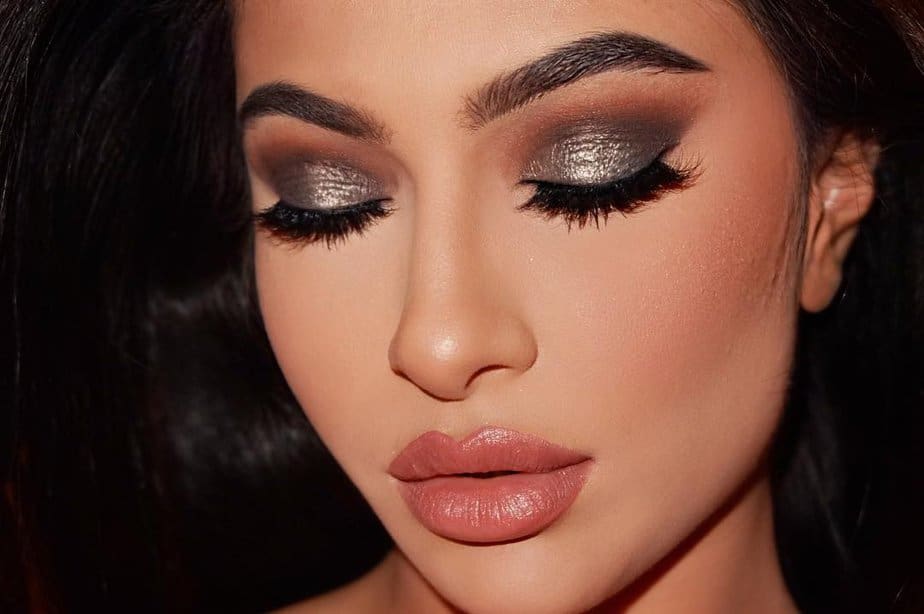 40 Glamorous Gray Eyeshadow Looks To Transform Your Makeup Routine