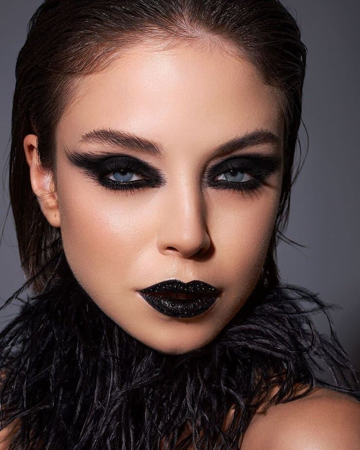 33 Easy Halloween Makeup Looks To Dominate The Spooky Season