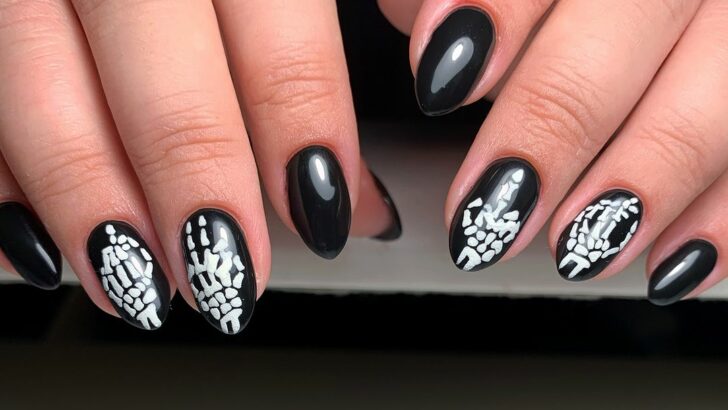 Trick Or Treat Yourself with 39 Simple Halloween Nails You’ll Love