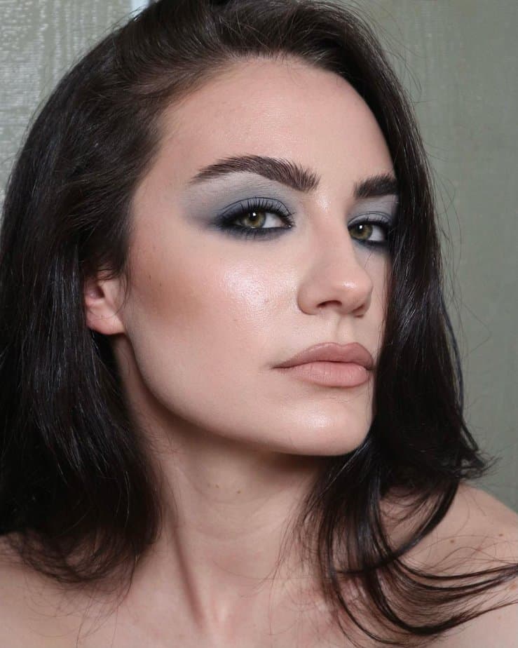 40 Glamorous Gray Eyeshadow Looks To Transform Your Makeup Routine