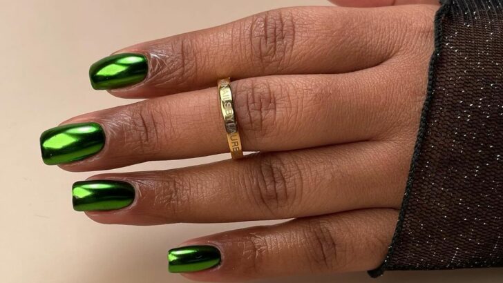 40 Gorgeous Green Chrome Nail Ideas To Make Everyone Green With Envy