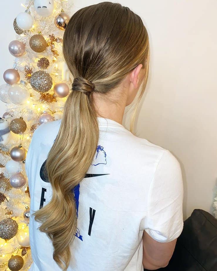 28. The casual meets chic low pony