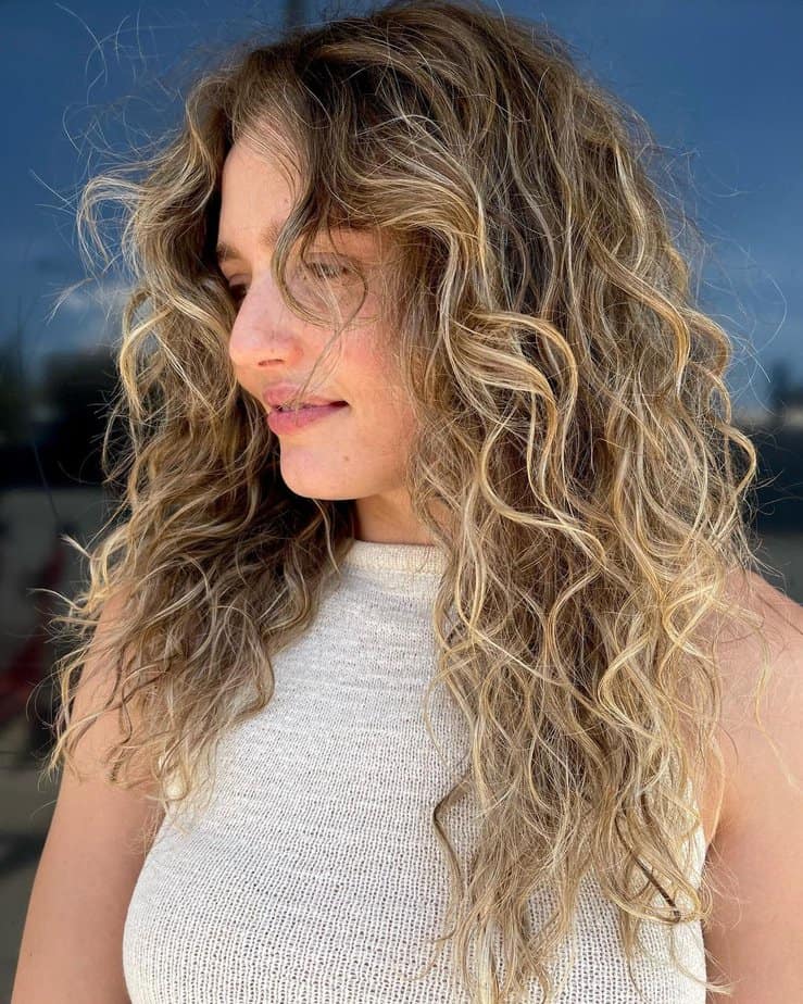 38. Bold bouncy curls with chestnut balayage