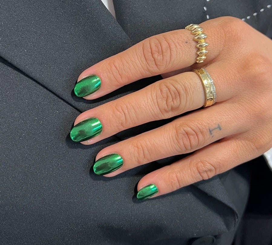 40 Gorgeous Green Chrome Nail Ideas To Make Everyone Green With Envy