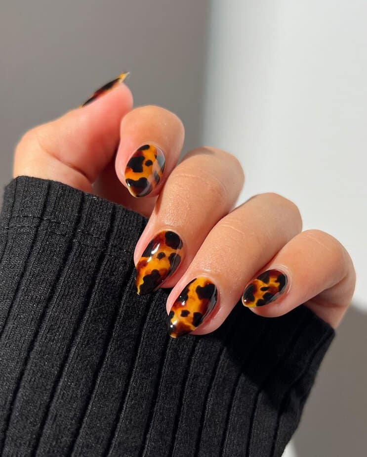 30 Trendy Tortoiseshell Nails To Make Heads Turn