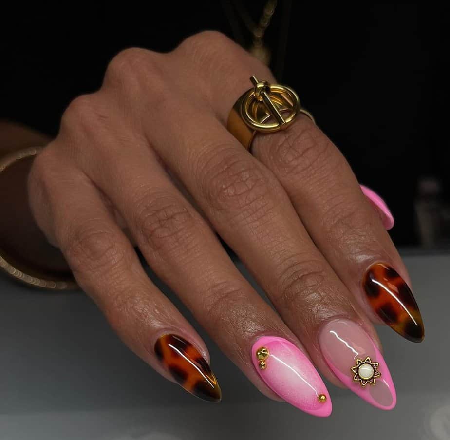 30 Trendy Tortoiseshell Nails To Make Heads Turn