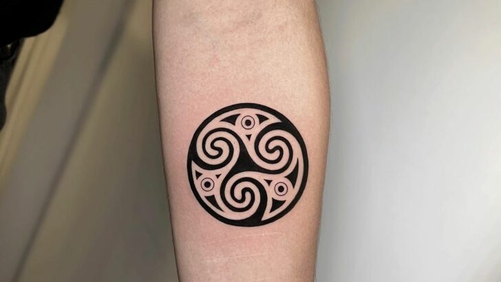 18 Unique Triskelion Tattoos To Make You Feel Inspired