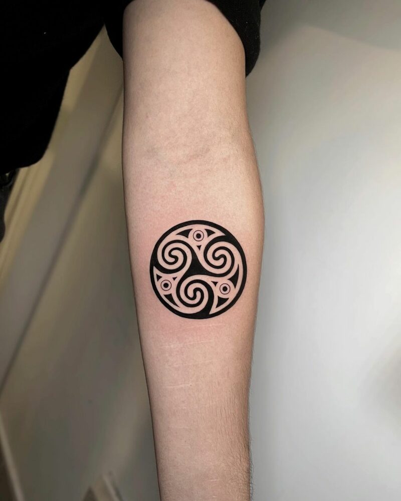 18 Unique Triskelion Tattoos To Make You Feel Inspired