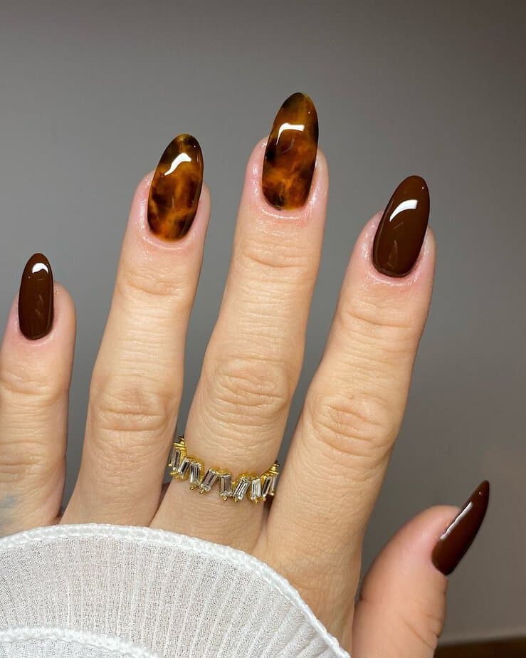 30 Trendy Tortoiseshell Nails To Make Heads Turn