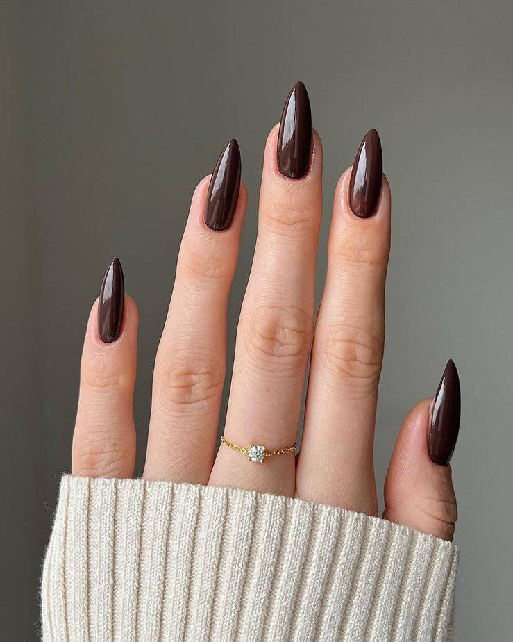 32 Chic December Nails That Will Sleigh the Holiday Look