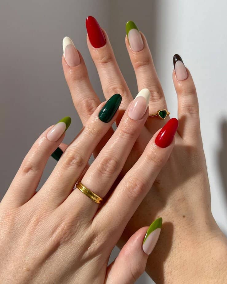 32 Chic December Nails That Will Sleigh the Holiday Look