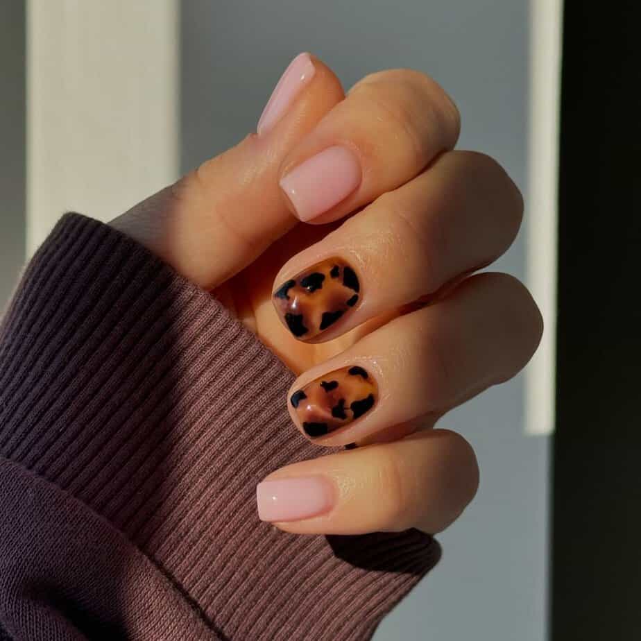 30 Trendy Tortoiseshell Nails To Make Heads Turn