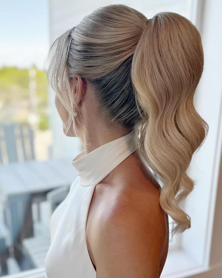 Elevated blonde pony