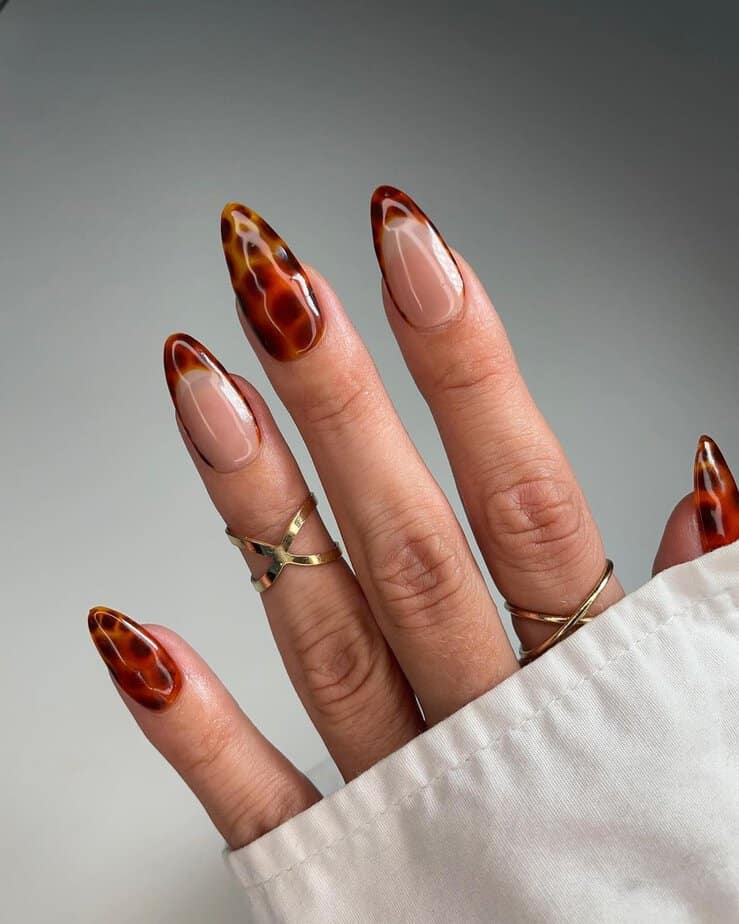 30 Trendy Tortoiseshell Nails To Make Heads Turn