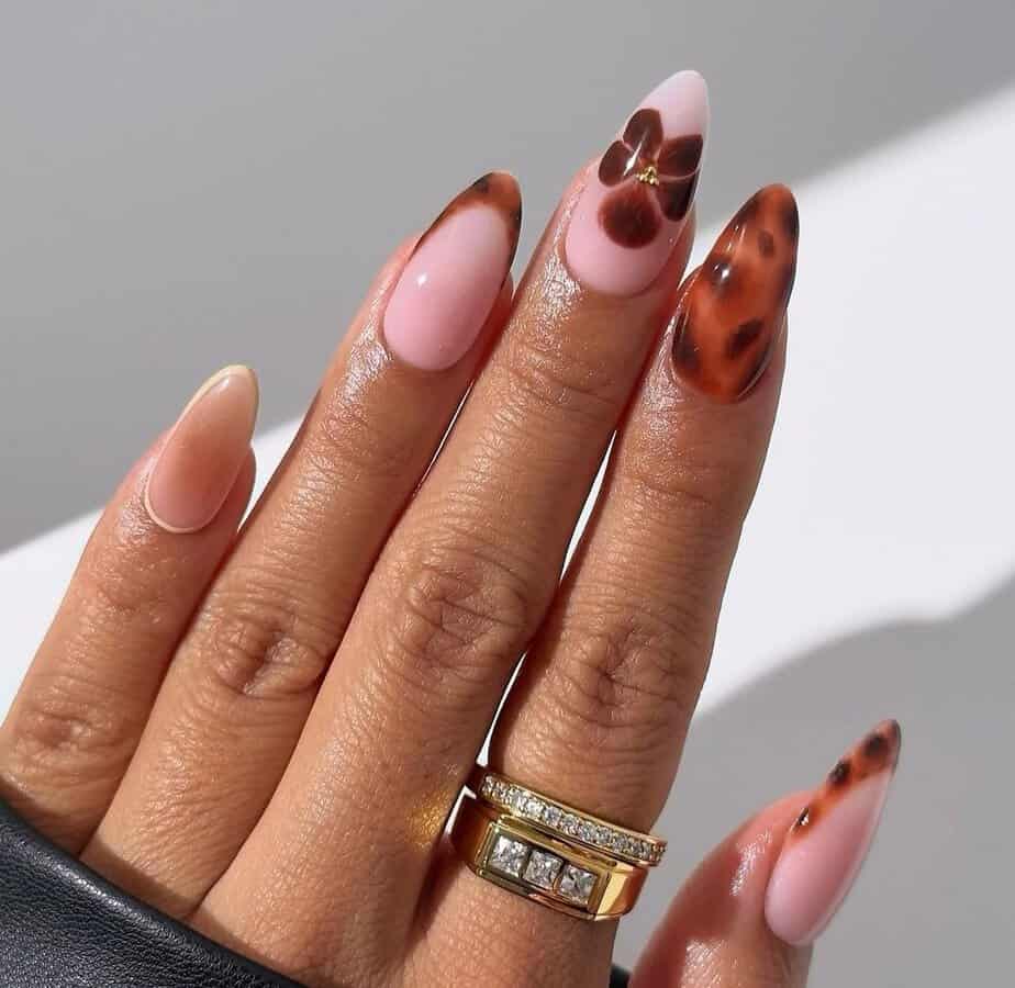 30 Trendy Tortoiseshell Nails To Make Heads Turn