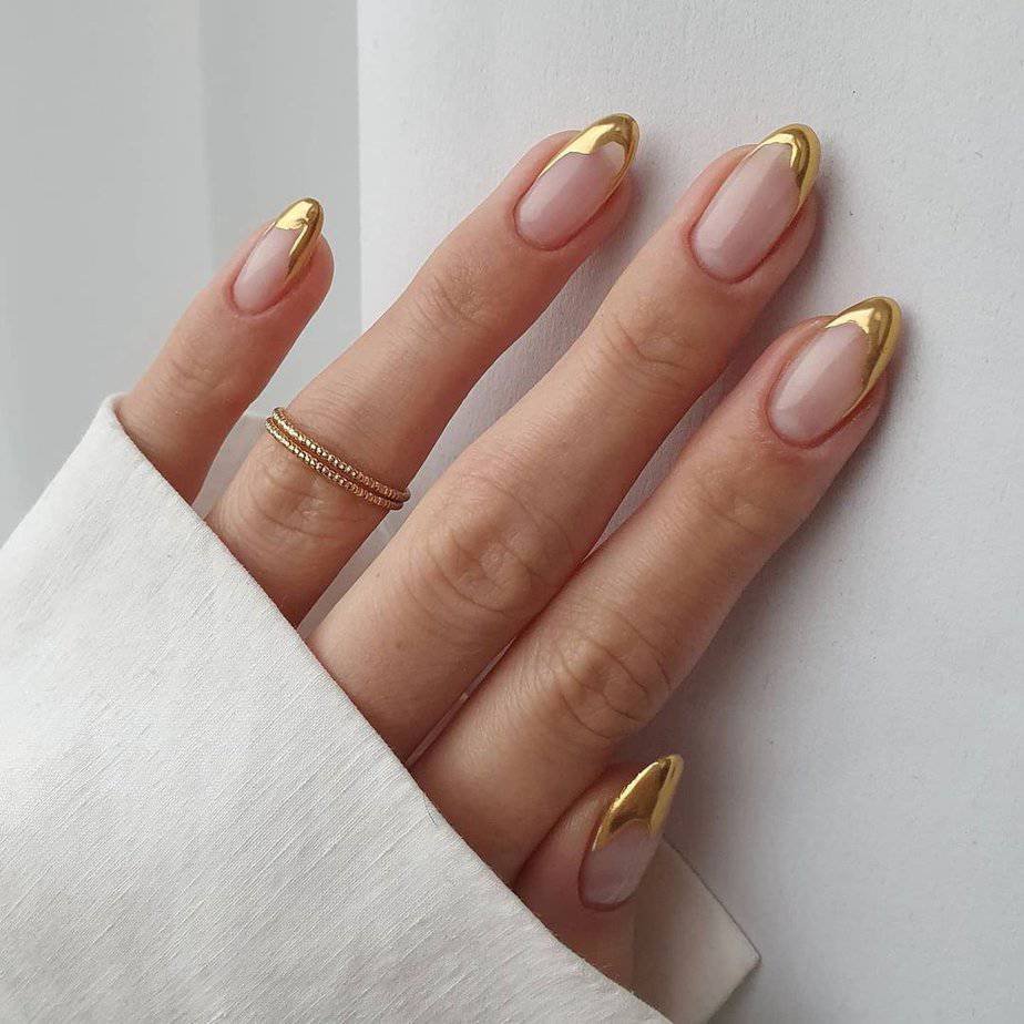 32 Chic December Nails That Will Sleigh the Holiday Look