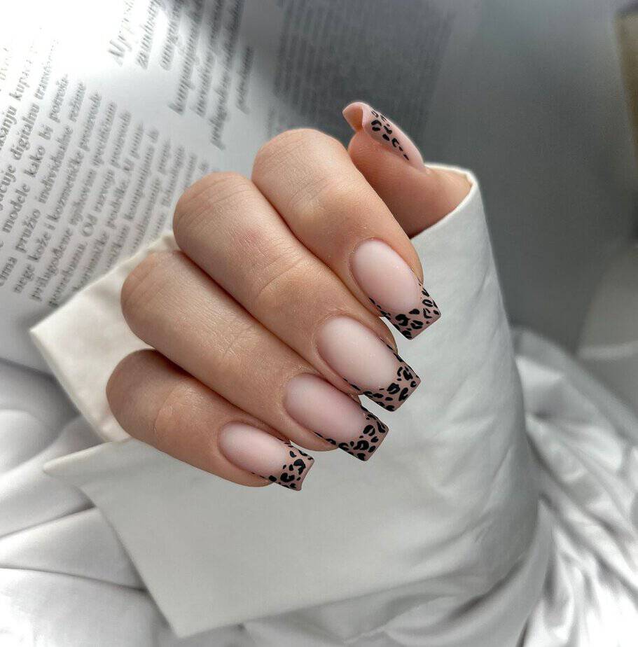 30 Fabulous Leopard Nails That’ll Have You Feeling Fierce