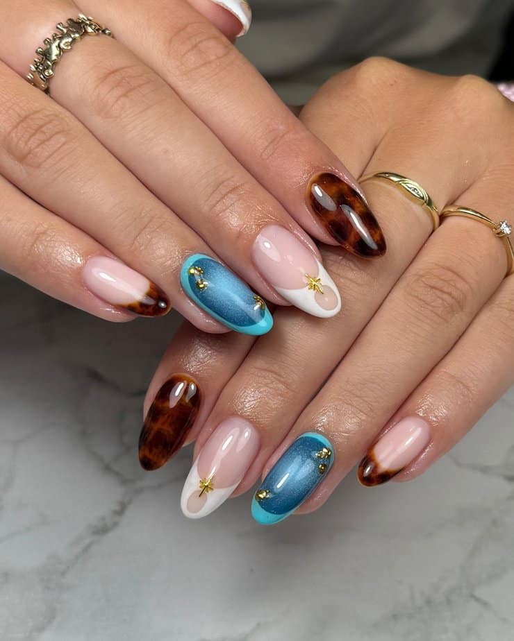 30 Trendy Tortoiseshell Nails To Make Heads Turn