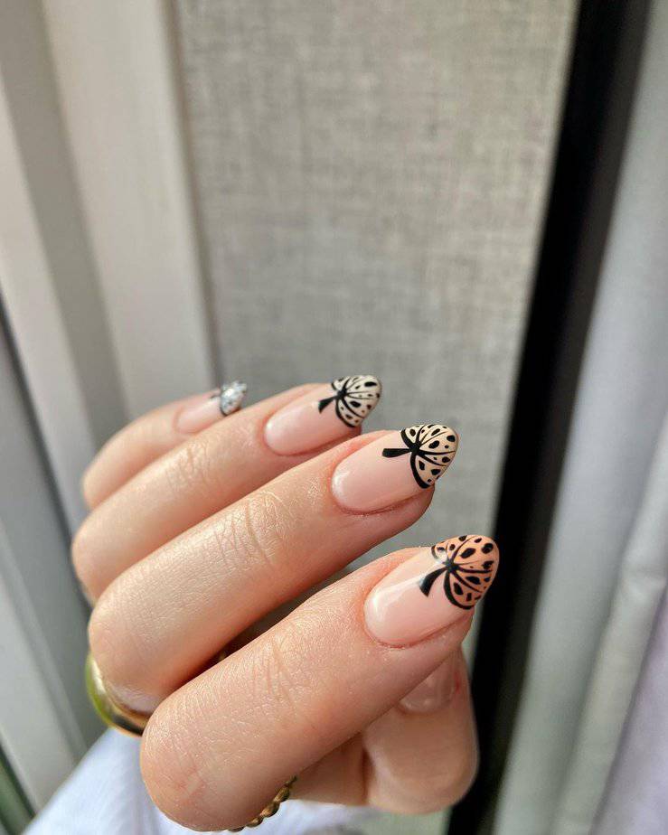 32 Must-Try Fall Nails To Elevate Your Seasonal Style