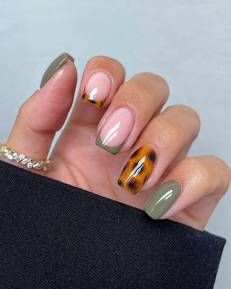 30 Trendy Tortoiseshell Nails To Make Heads Turn