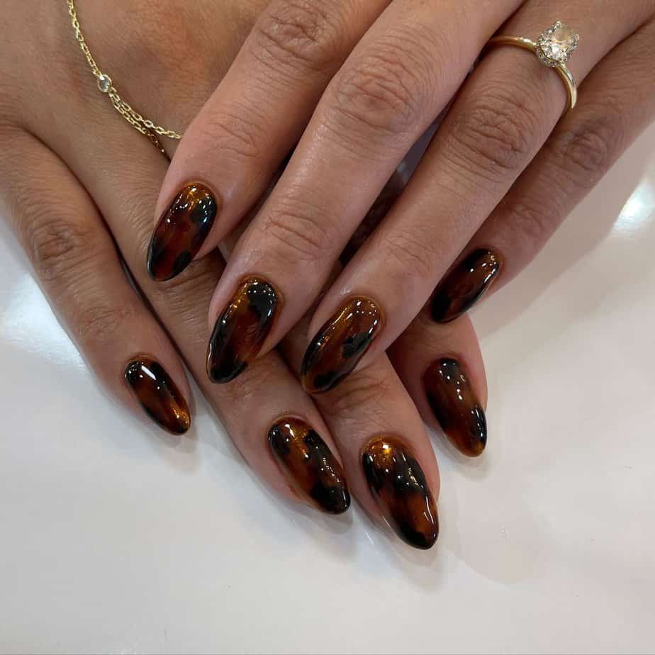 30 Trendy Tortoiseshell Nails To Make Heads Turn